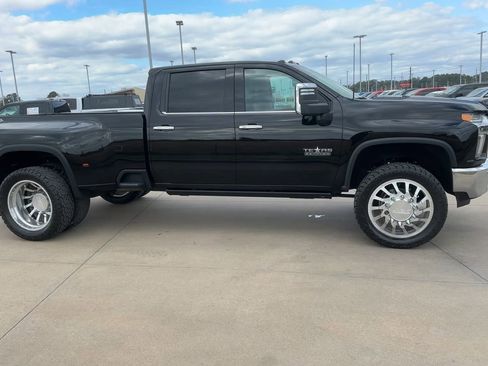 Used 2022 Chevrolet Silverado 3500 LTZ w/ LTZ Texas Edition image 2