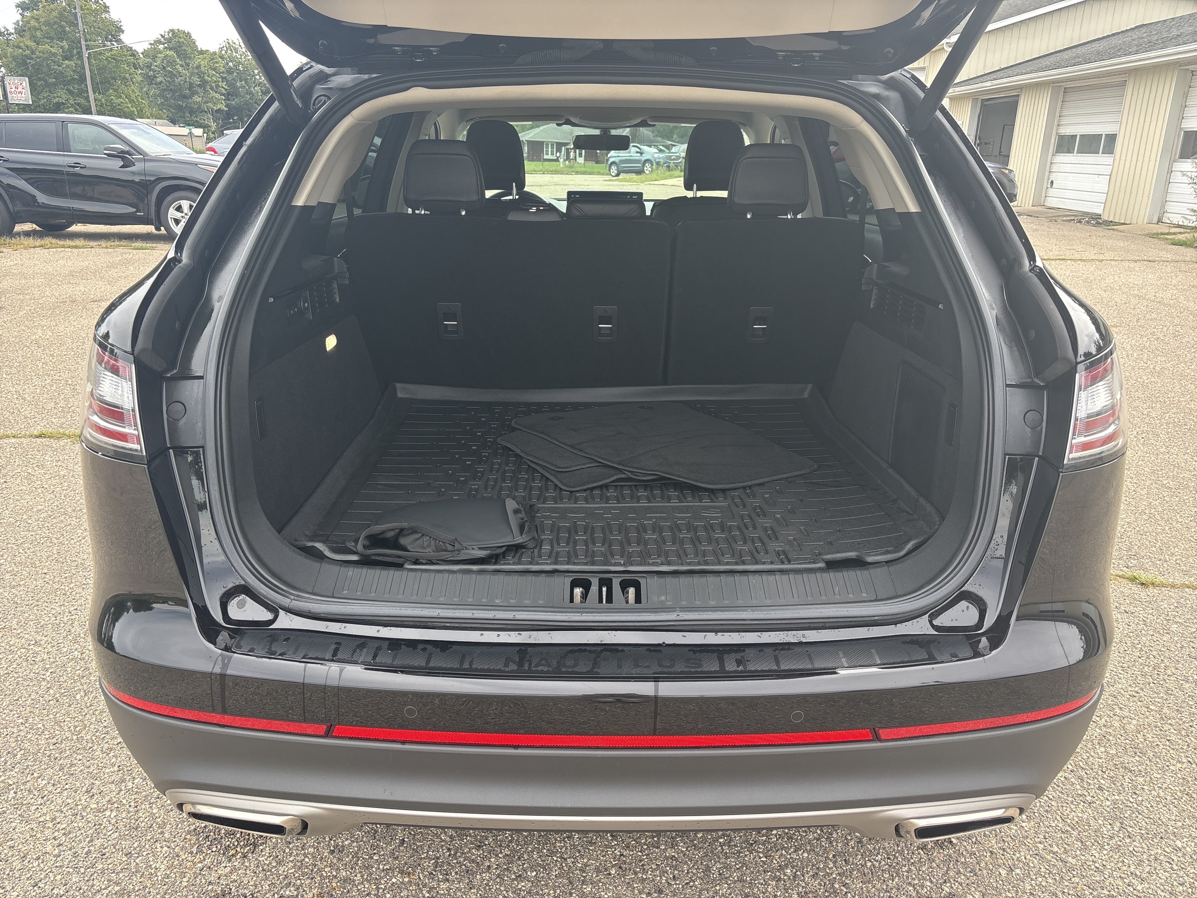 Used 2022 Lincoln Nautilus AWD image 6