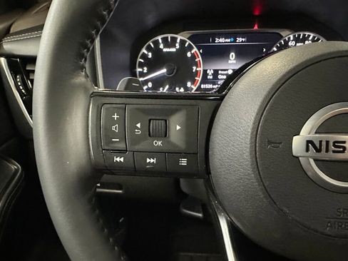 Used 2021 Nissan Rogue SL image 11