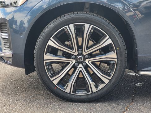 Certified 2023 Volvo XC60 B5 Ultimate w/ Protection Package Premier AWD/4WD image 8