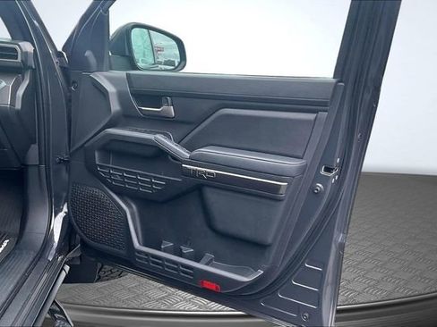 Used 2025 Toyota Tacoma TRD Off-Road AWD/4WD image 23