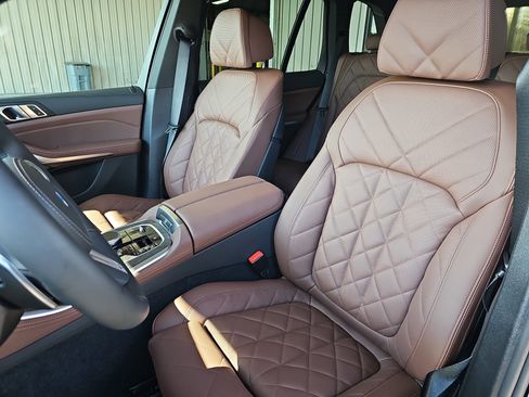 New 2026 BMW X5 xDrive50e w/ M Sport Package AWD/4WD image 17