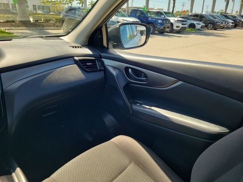 Used 2020 Nissan Rogue Sport S image 18