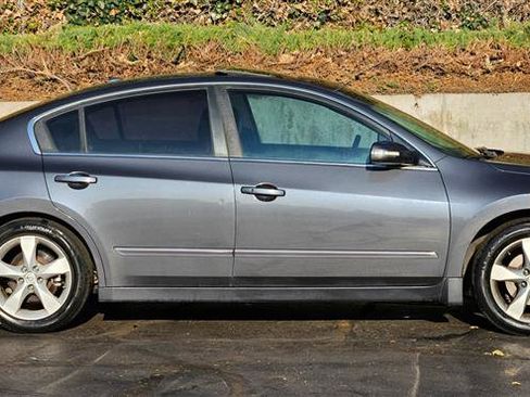 Used 2008 Nissan Altima 3.5 SE w/ Premium Pkg image 4