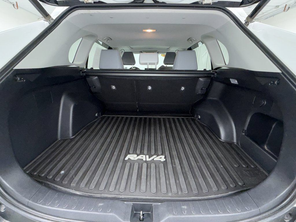 Certified 2020 Toyota RAV4 XLE Premium AWD/4WD image 17