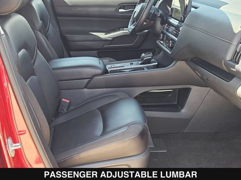 Used 2023 Nissan Pathfinder SL w/ Black Appearance Package FWD image 31