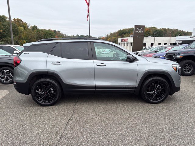 Used 2023 GMC Terrain SLE w/ Driver Convenience Package AWD/4WD image 6
