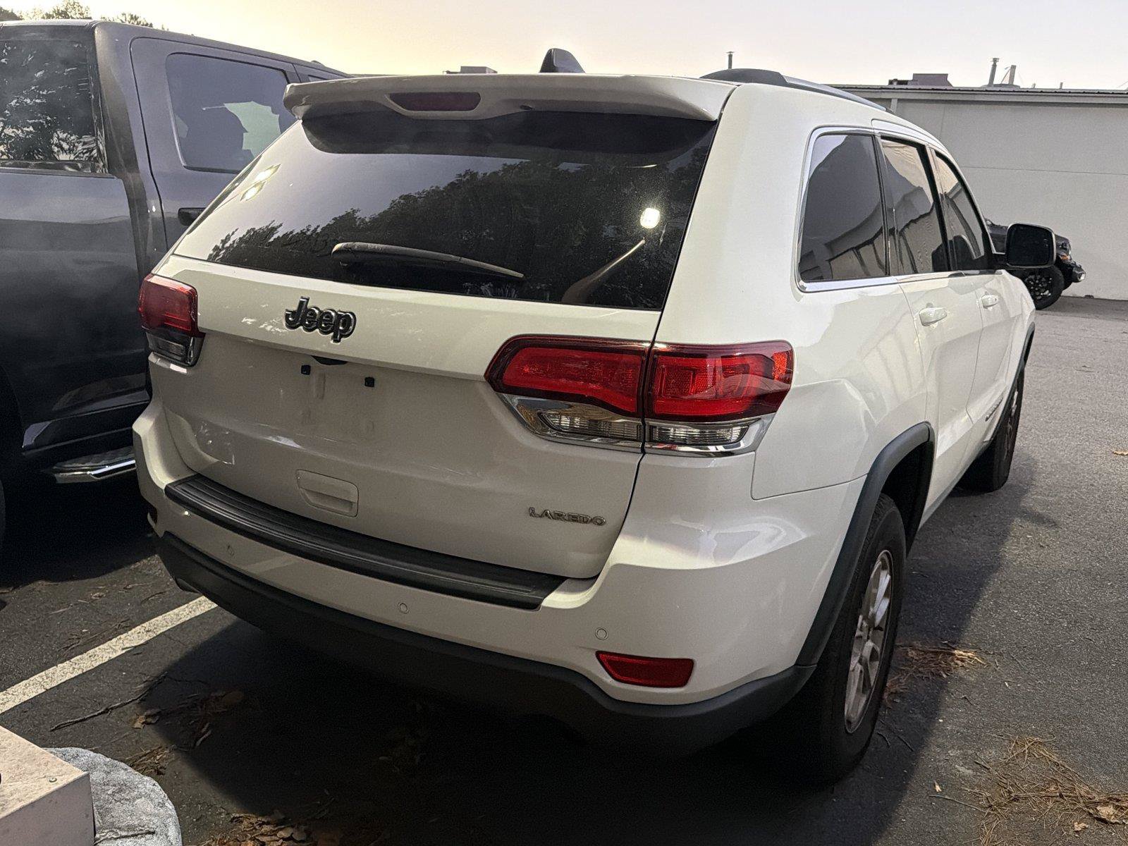 Used 2020 Jeep Grand Cherokee Laredo RWD image 4