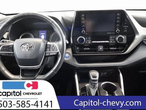 Used 2022 Toyota Highlander LE AWD/4WD image 14