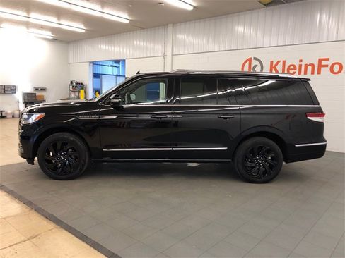 Used 2024 Lincoln Navigator L Reserve image 4