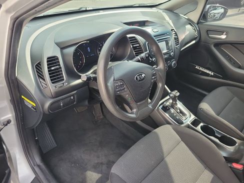 Used 2018 Kia Forte LX w/ LX Rear Camera Package image 15