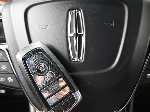 Used 2024 Lincoln Navigator Premiere AWD/4WD image 38