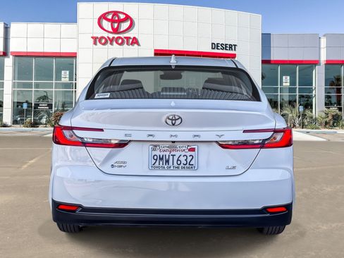 Used 2025 Toyota Camry SE AWD/4WD image 6