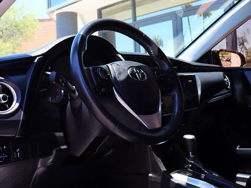 Used 2017 Toyota Corolla SE w/ SE Premium Package FWD image 39