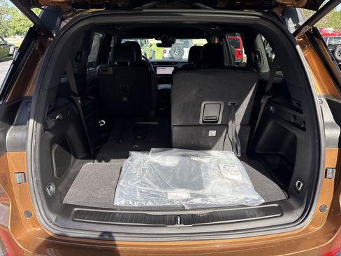New 2026 Jeep Grand Cherokee L Limited AWD/4WD image 13