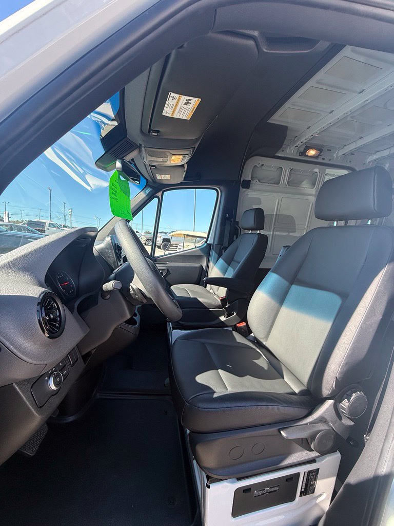 Used 2024 Mercedes-Benz Sprinter 2500 image 10