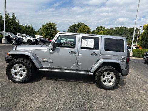 Used 2013 Jeep Wrangler Unlimited Sahara w/ Dual Top Group AWD/4WD image 2