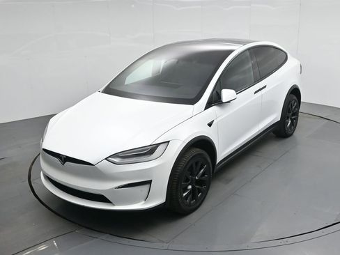 Used 2022 Tesla Model X image 32