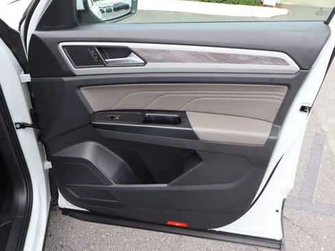 Used 2021 Volkswagen Atlas Cross Sport SE FWD image 35