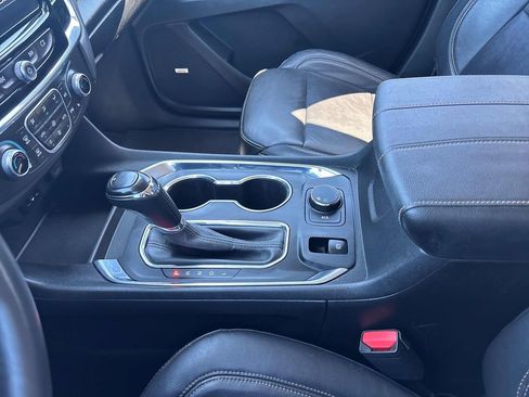 Used 2018 Chevrolet Traverse LT image 19