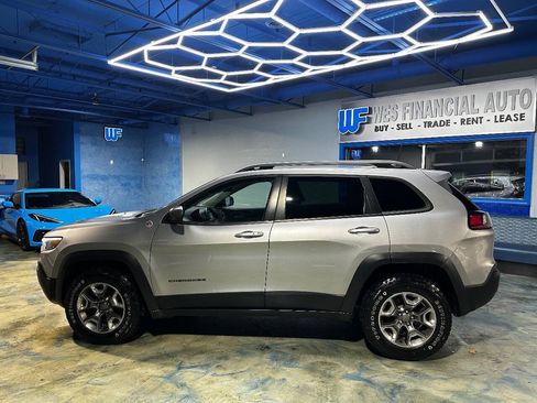 Used 2019 Jeep Cherokee Trailhawk w/ Cold Weather Group AWD/4WD image 12