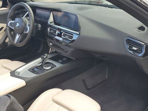 Used 2024 BMW Z4 M40i w/ Premium Package image 13