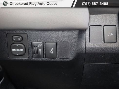Used 2017 Toyota RAV4 Limited image 25