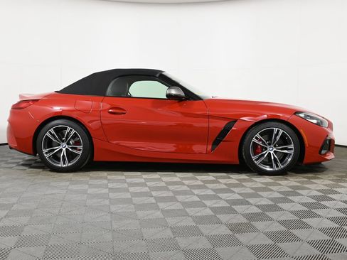 Used 2025 BMW Z4 M40i w/ Premium Package image 9