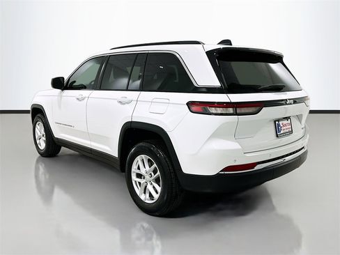 Used 2024 Jeep Grand Cherokee Laredo X image 5