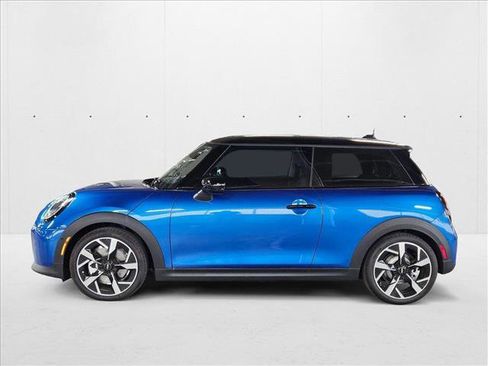 Used 2025 MINI Cooper 2-Door Hardtop image 5