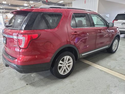 Used 2019 Ford Explorer XLT w/ Equipment Group 202A image 5