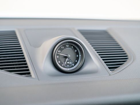 Certified 2025 Porsche Macan image 15