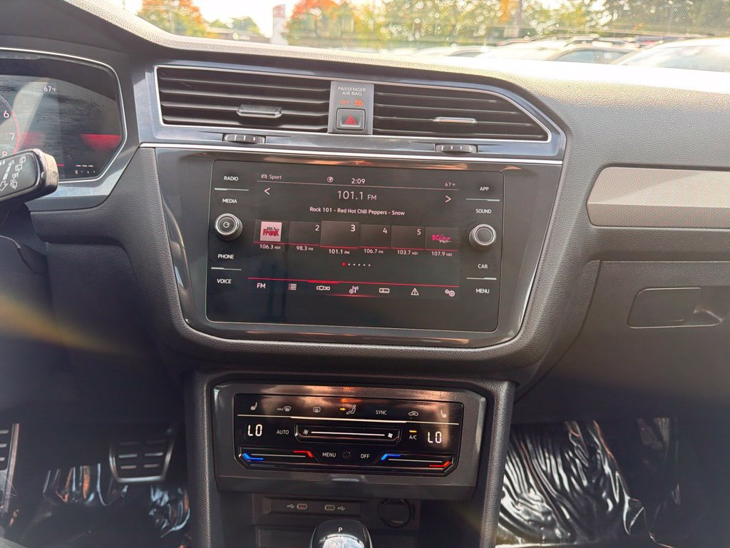 Used 2024 Volkswagen Tiguan SE R-Line AWD/4WD image 31
