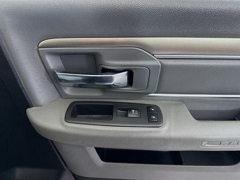 Used 2020 RAM 1500 Classic SLT image 30