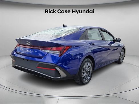 Certified 2024 Hyundai Elantra SEL image 8