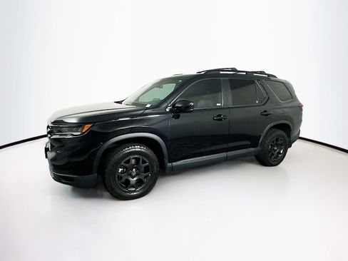 Used 2024 Honda Pilot TrailSport image 4