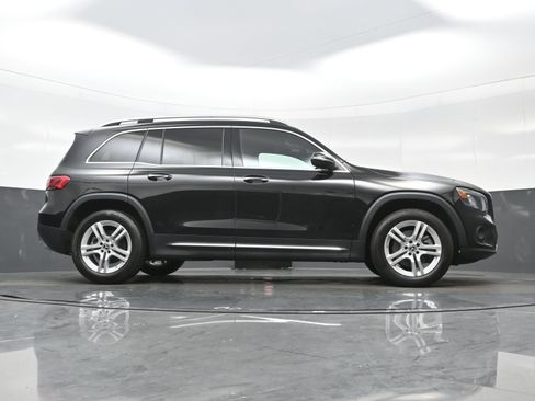 Used 2022 Mercedes-Benz GLB 250 4MATIC image 32