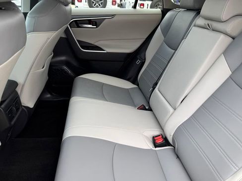 Used 2025 Toyota RAV4 XLE Premium image 31