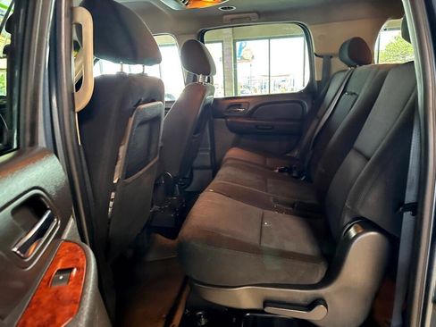 Used 2010 GMC Yukon XL 2500 SLE image 11