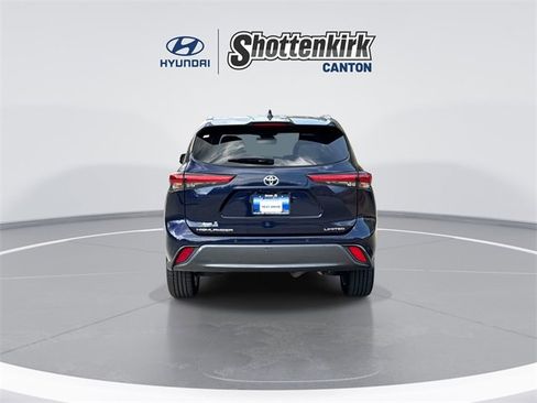 Used 2022 Toyota Highlander Limited image 7