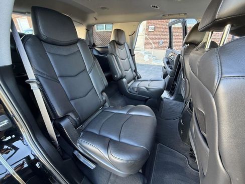 Used 2017 Cadillac Escalade Luxury image 23