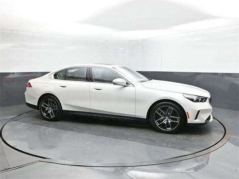 New 2026 BMW 530i w/ Premium Package image 17