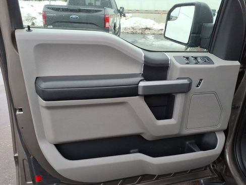 Used 2018 Ford F150 XLT image 11