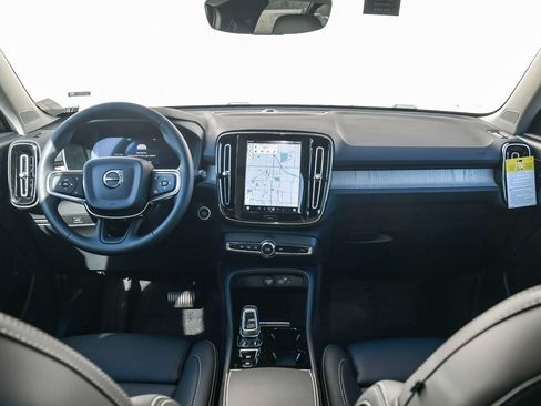 Certified 2025 Volvo XC40 B5 Ultra w/ Climate Package image 13