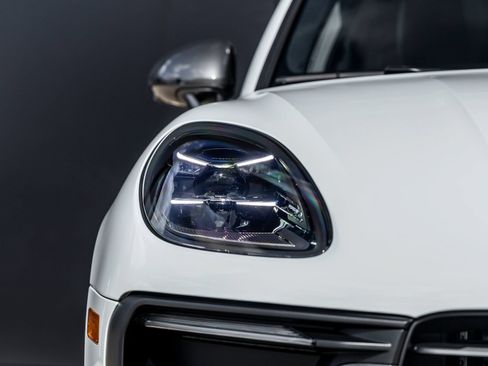 Certified 2026 Porsche Macan Turbo AWD/4WD image 19