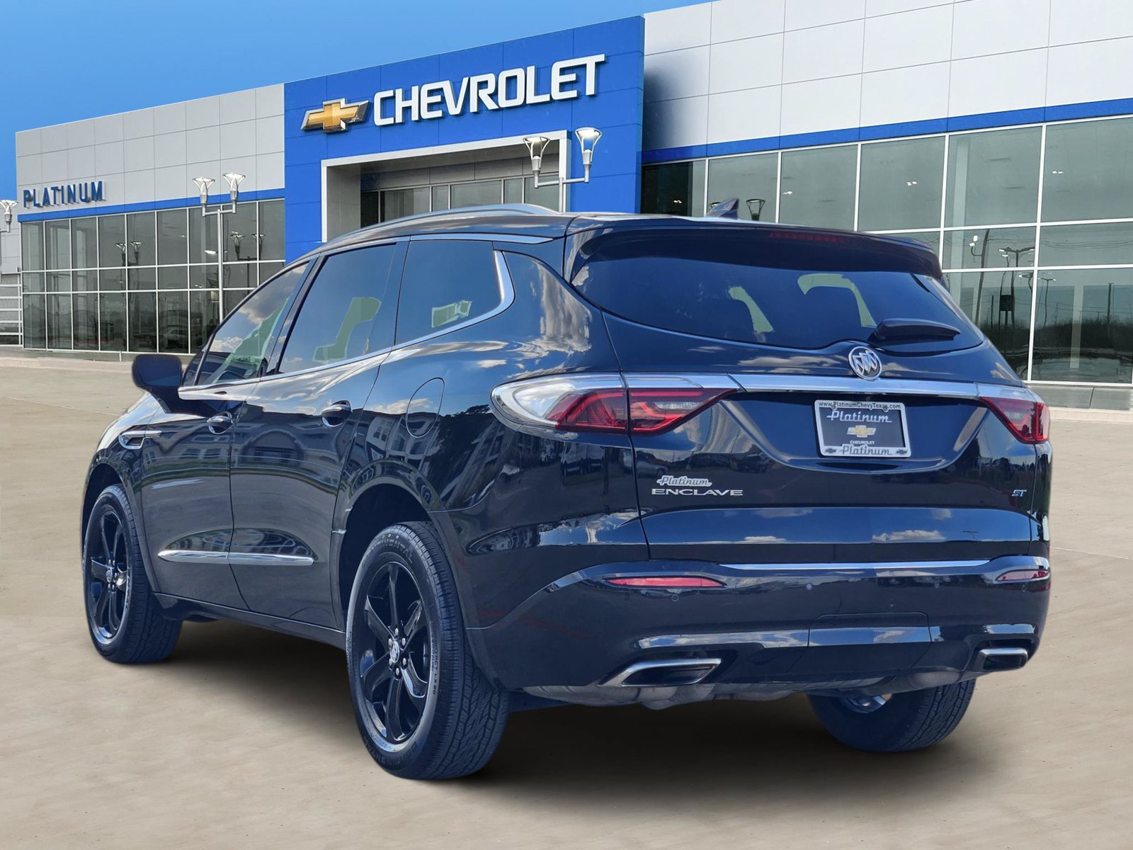 Used 2024 Buick Enclave Essence w/ Experience Buick Package FWD image 4