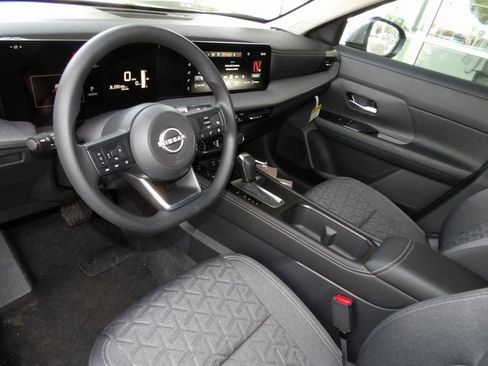 Used 2025 Nissan Kicks SV w/ SV Premium Package image 12
