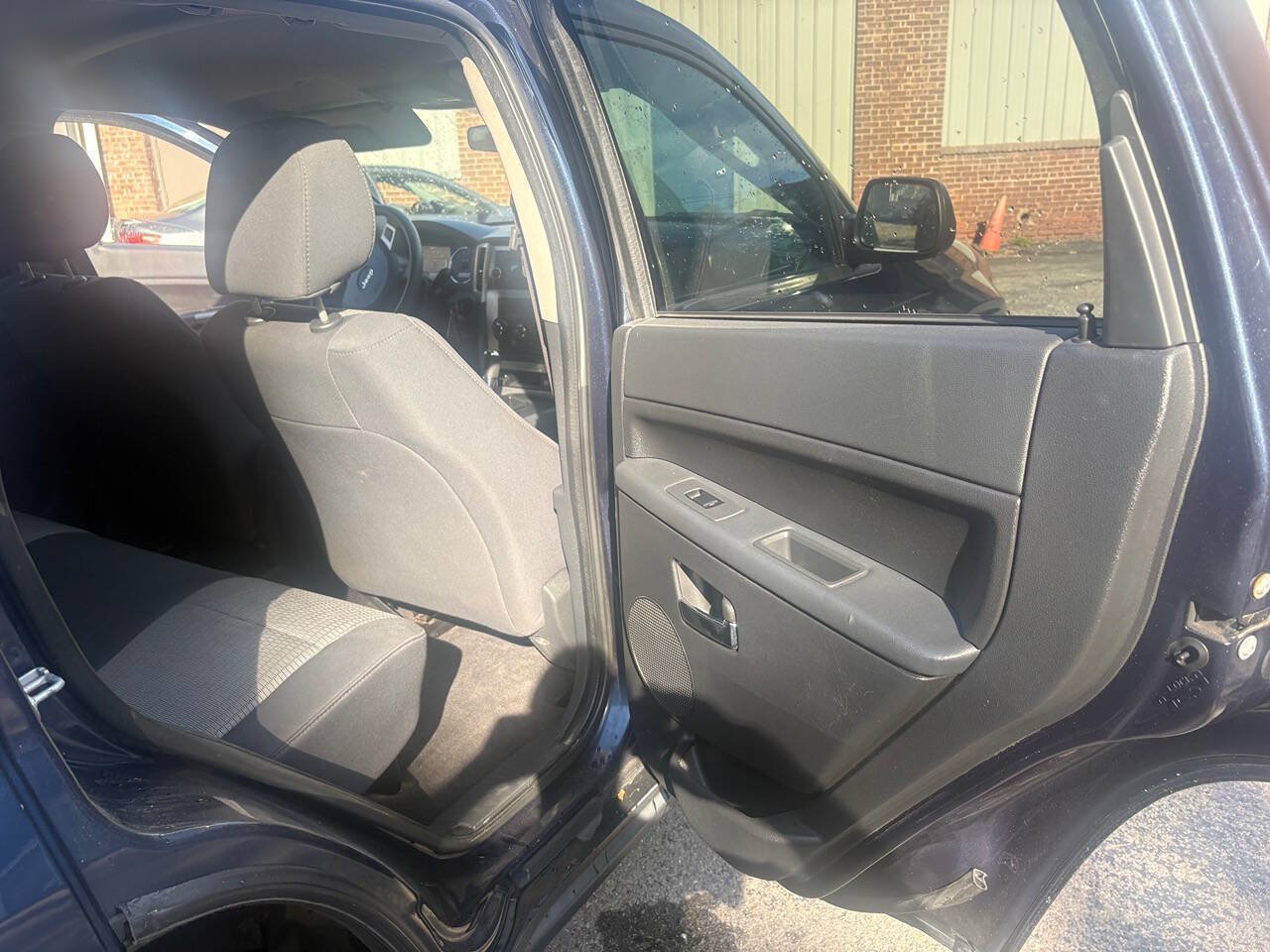 Used 2010 Jeep Grand Cherokee Laredo AWD/4WD image 21