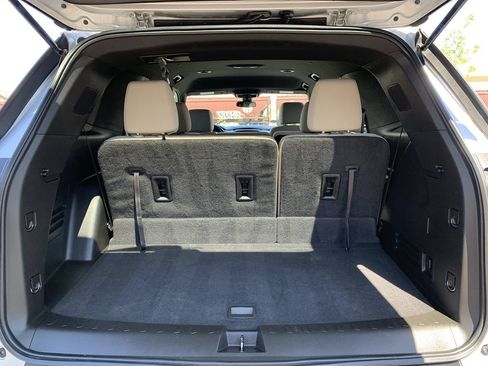 Used 2022 Chevrolet Traverse LS FWD image 12
