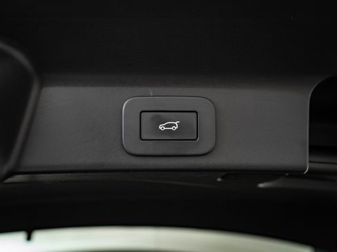 Used 2023 Jaguar F-PACE S image 22